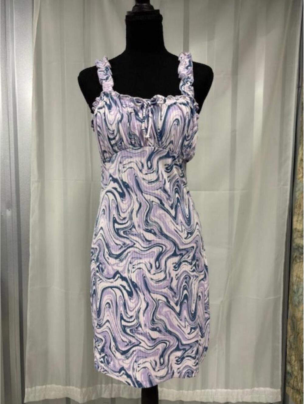 Item D72 - Lily Bleu